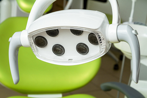 MERCURY 1000 - стоматологическая установка с верхней подачей инструментов